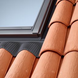 VELUX dakraam gootstuk EDW 1000 hoog/golf Lichtoplossing Dakbalkon incl. aansluitschort BFX, aluminium