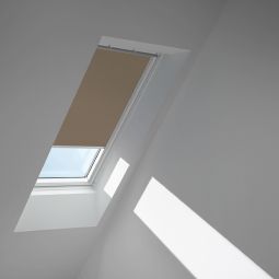 VELUX Verduisteringsrolgordijn Nougat 4574 Klassiek verduisteringrollo voor VELUX-dakramen in elegante Nougat-toon
