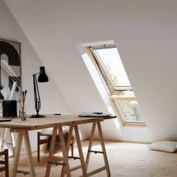VELUX Dakraam Lichtoplossing GPL GIL LICHTBAND Hout helder gelakt ENERGIE PLUS Klap-zwaaifenster Een dakraam-set bestaande uit: klap-zwaairaampje 3-voudig glas, extra element, dakraam gootstuk, verlengstuk